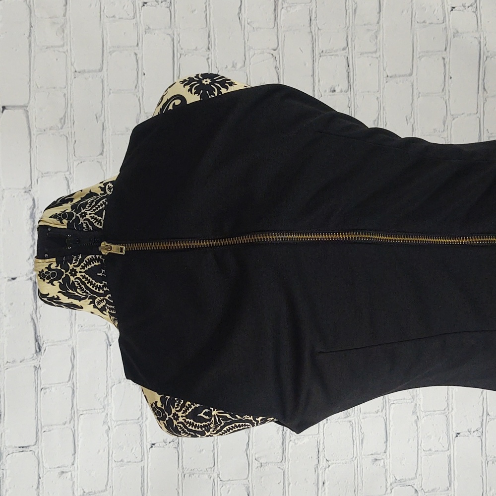 The Limited Size M Sleeveless V-Neck Cocktail Dress with Gold Zipper - Picture 7 of 10